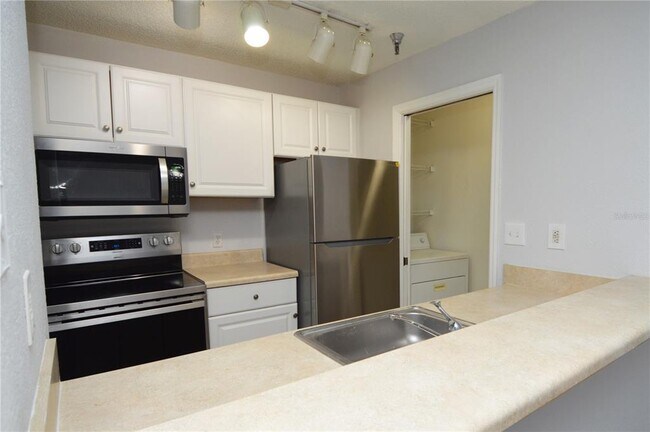Building Photo - 10263 Gandy Blvd N