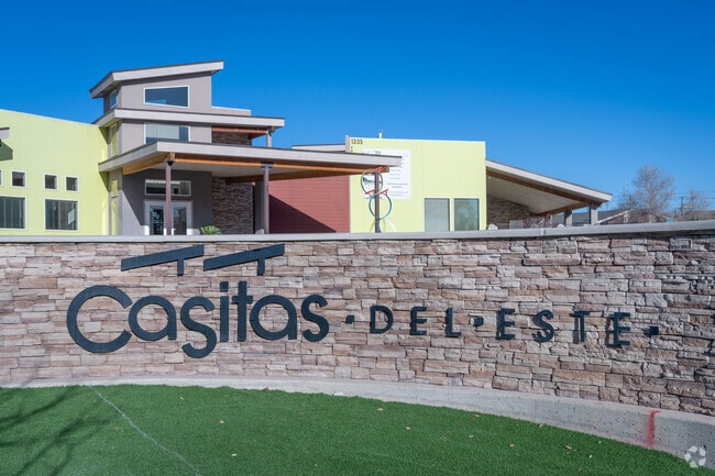 Foto del edificio - Casitas Del Este