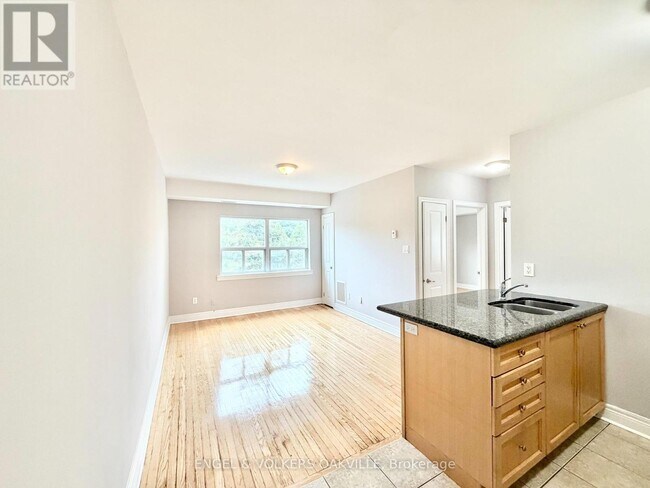 Photo du bâtiment - 15 Thirty Third St