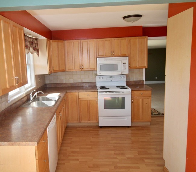 Building Photo - 222 Golf Course Rd