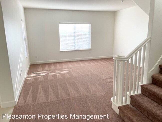 Building Photo - 5 br, 3.5 bath House - 4900 Valerio St.