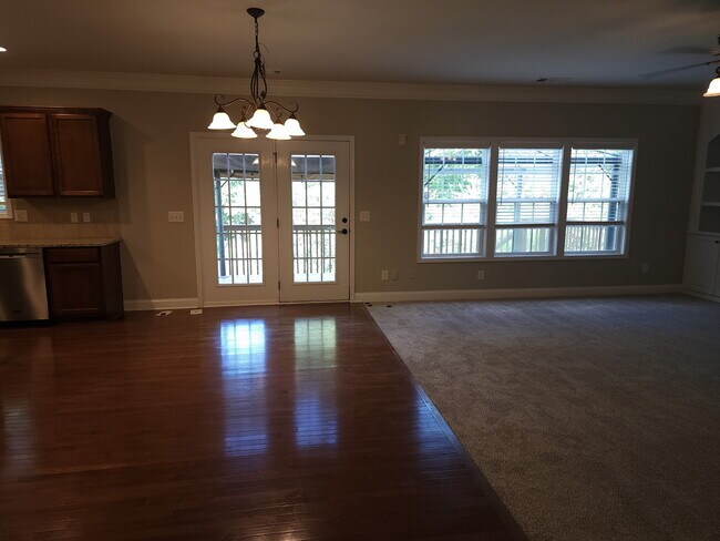 Building Photo - 4655 Idlewood Dr