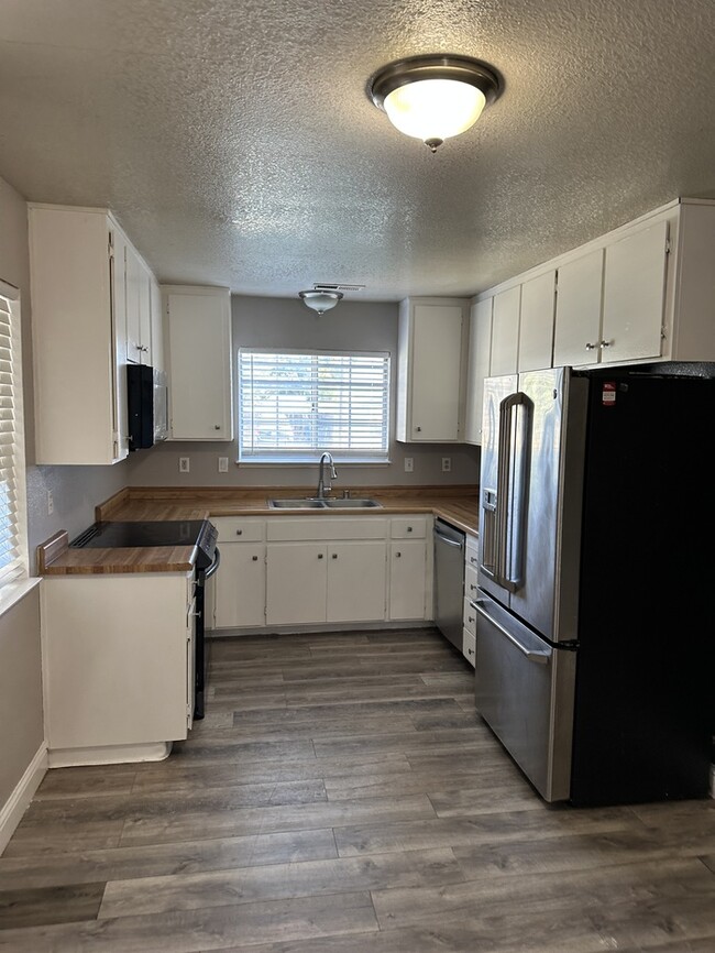 Foto del edificio - Manteca 3 Bedroom 2 Bathroom Home