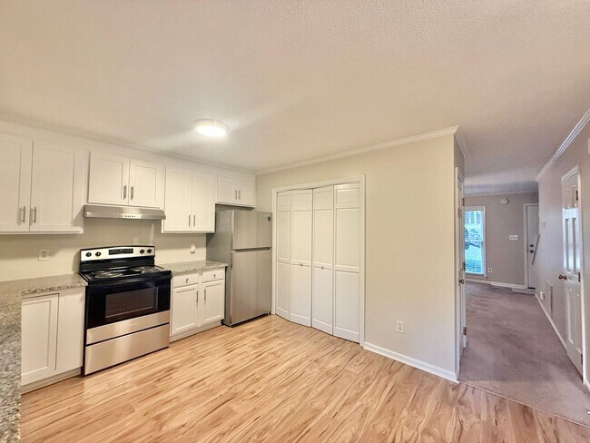 Building Photo - 6523 Hearthstone Dr