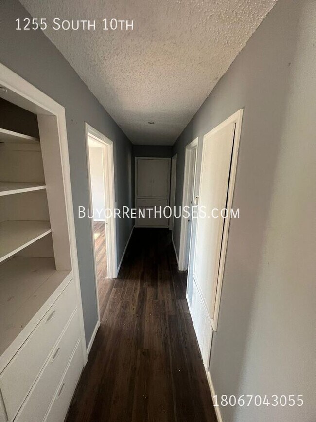Foto del edificio - RENT is $975+ Pay $0 deposit at Move-In (S...