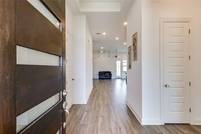 Foto del edificio - 14201 Pennington Ln