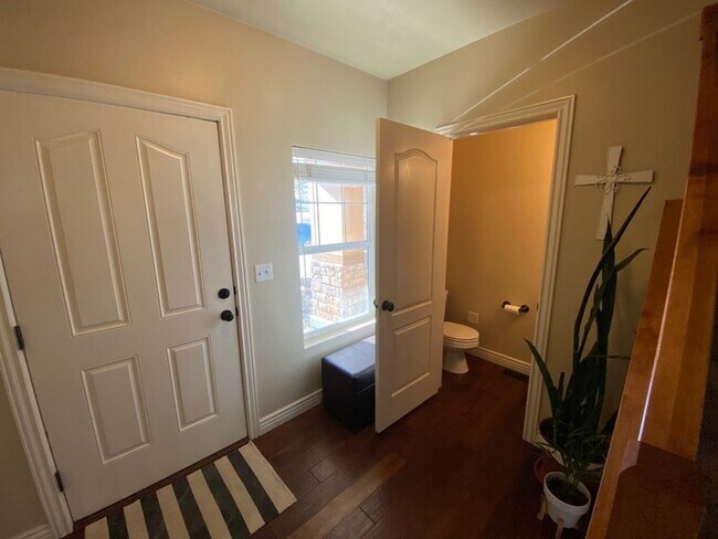 Foto del edificio - 14772 Deer Park Ln