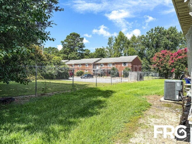 Foto del edificio - 105 Chesterfield Ct