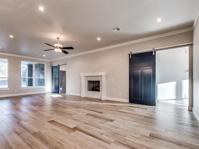 Foto del edificio - 2425 Rumble Ln