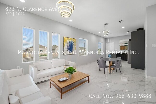 Foto del edificio - 823 N Clarence Ave
