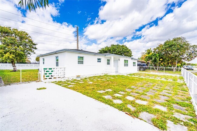 Foto del edificio - 8330 NW 35th Pl