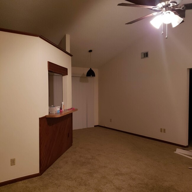 Foto del edificio - 2658B San Francisco Blvd