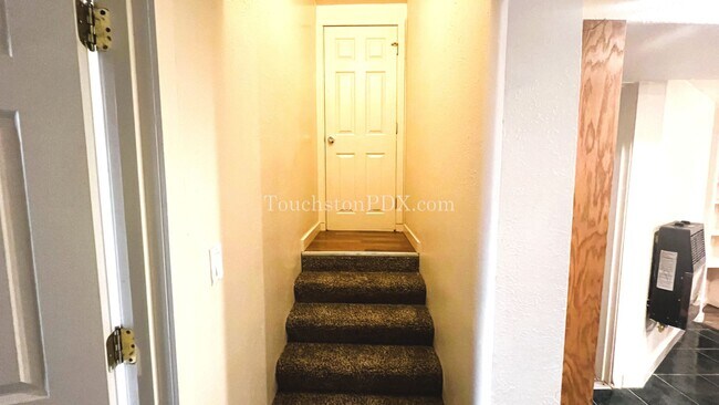 Foto del edificio - Large 2 Bed / 1 Bonus Room in the Brooklyn Neighborhood off SE Milwaukie Ave.