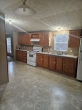 Building Photo - 910 Roach Rd