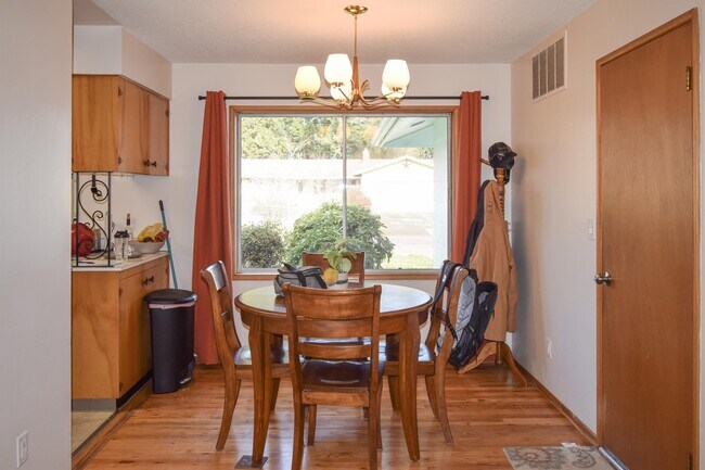 Foto del edificio - 15154 NE Couch Ct