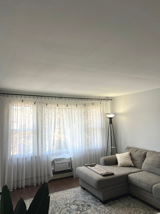 7601 Banks St Unit 2W, Justice, IL 60458 Condo for Rent in Justice