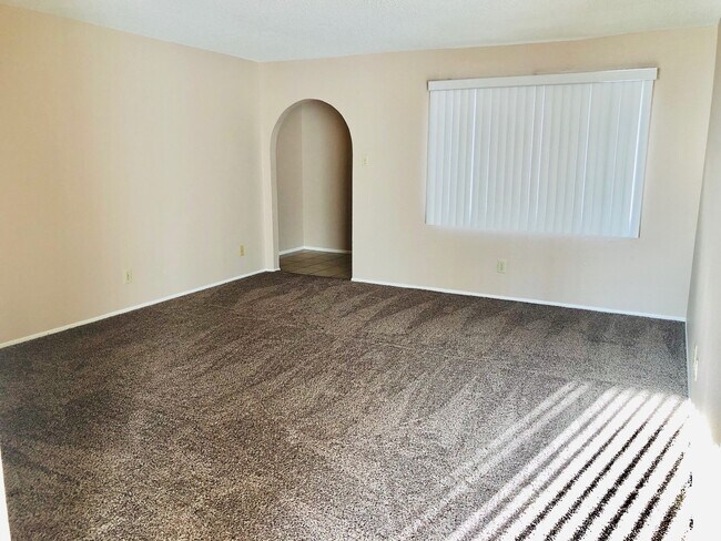 Foto del edificio - **AVAILABLE NOW** COME CHECK OUT THIS ADOR...