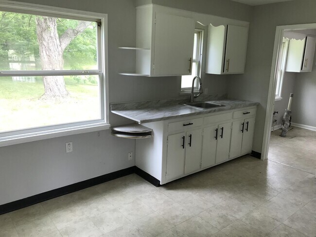 Building Photo - 263 S Bon Air Ave