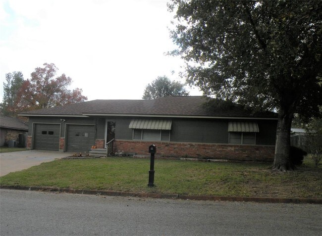 219 W Fisher St, Bellville, TX 77418 - House for Rent in ...