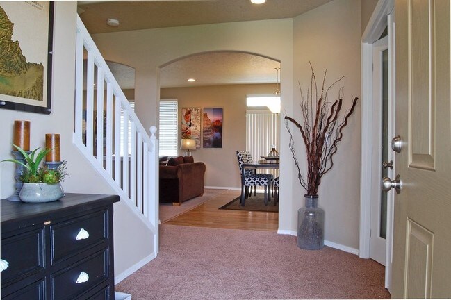 Foto del edificio - 4/3 Home with Mountain Views in Redmond