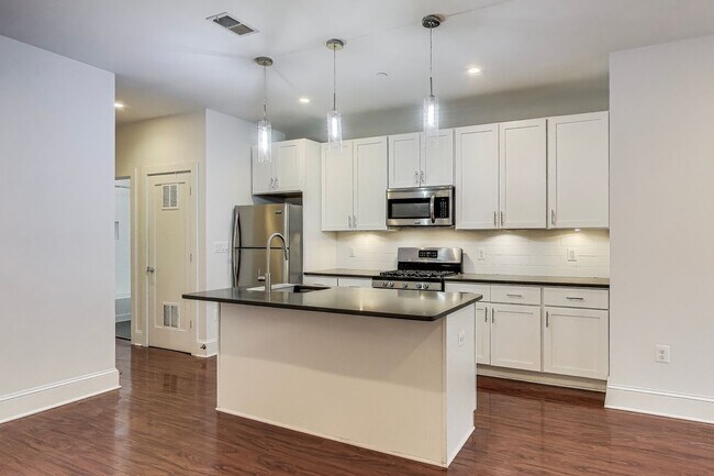 Foto del edificio - Welcome to Unit 202 at the Arboretum Condo...