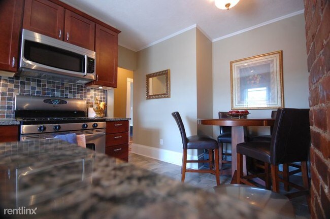 Building Photo - 2 br, 1 bath Condo - 919 Beacon St