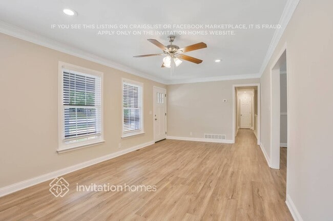 Building Photo - 7216 Pinecrest Dr