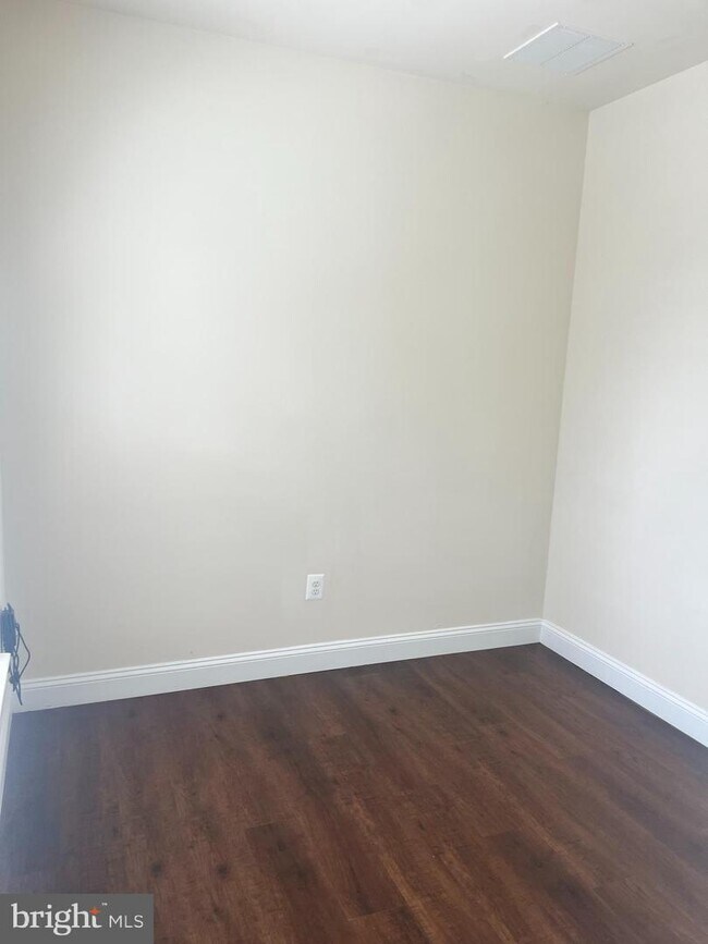 Foto del edificio - 77 Linden Pl