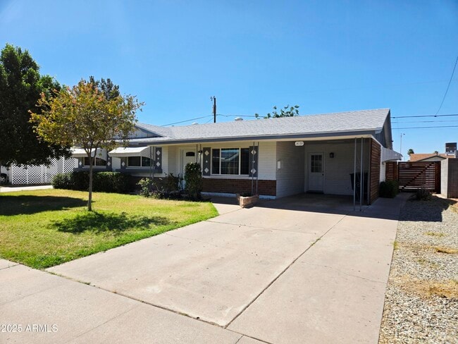 Building Photo - 3039 W Bloomfield Rd
