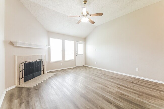 Building Photo - 1108 Cumberland Dr