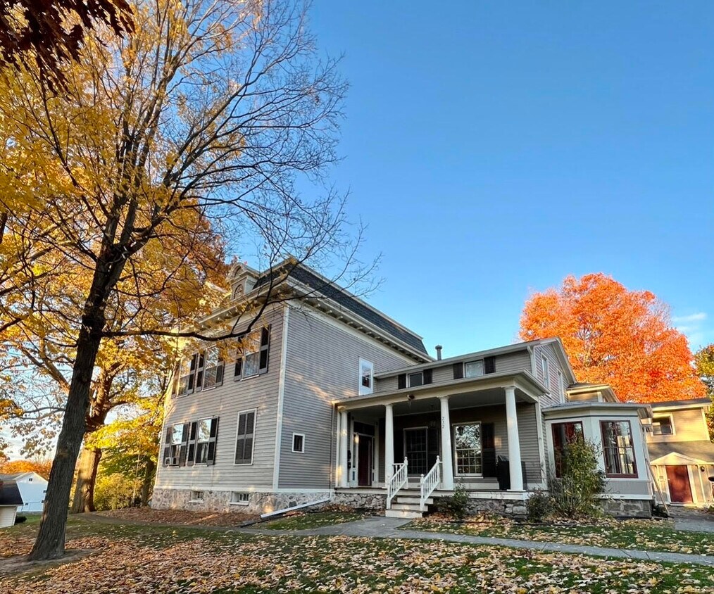 232 Cuyler St Unit 4, Palmyra, NY 14522 Apartments in Palmyra, NY