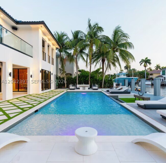 Foto del edificio - 131 Royal Palm Dr