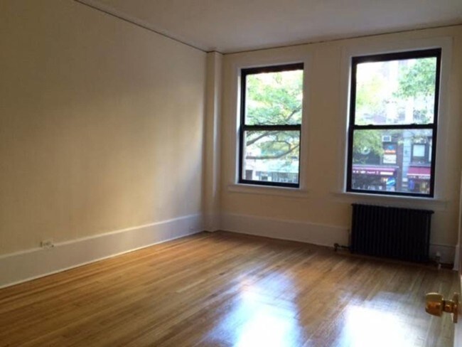 Building Photo - 124 W 72nd St