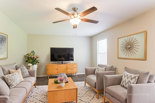 Foto del edificio - 1910 Emerald Pathway Dr