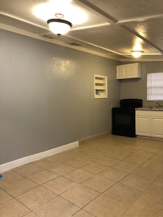 Building Photo - 3011 NW 3rd St