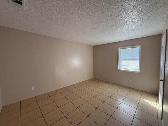Foto del edificio - 2203 Donahue Ln