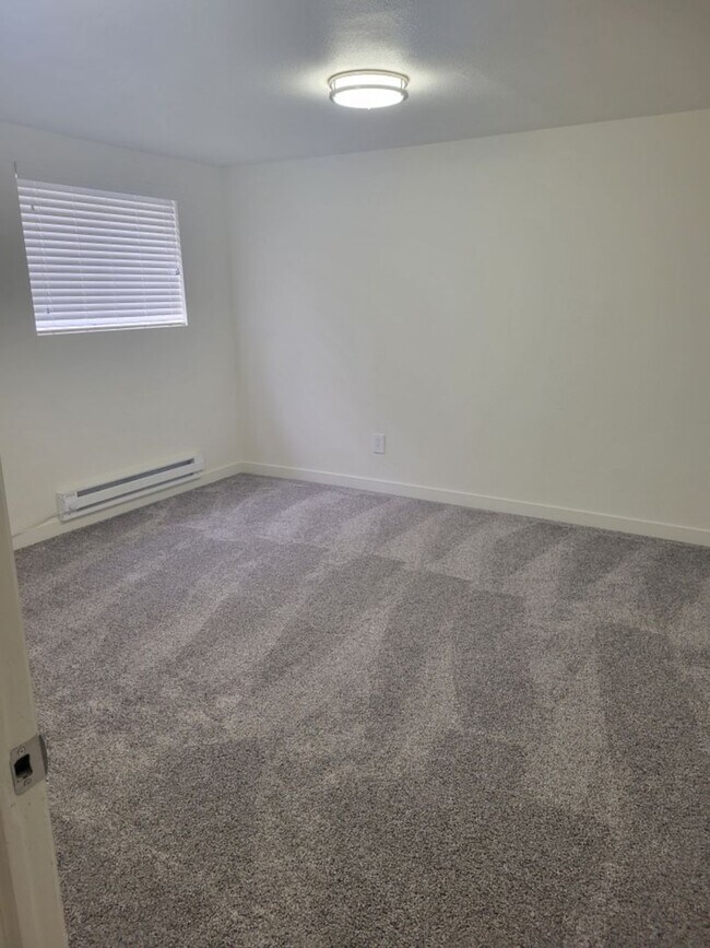 Building Photo - 1765 W 400 N