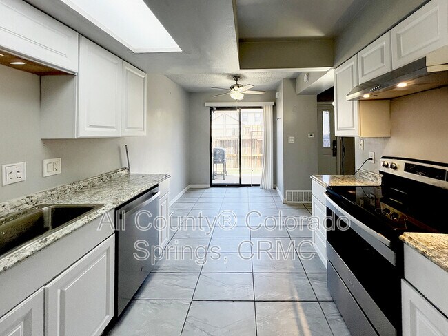 Building Photo - 2372 Lexington Village Ln