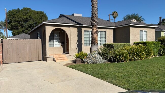 Building Photo - 6468 Zelzah Ave