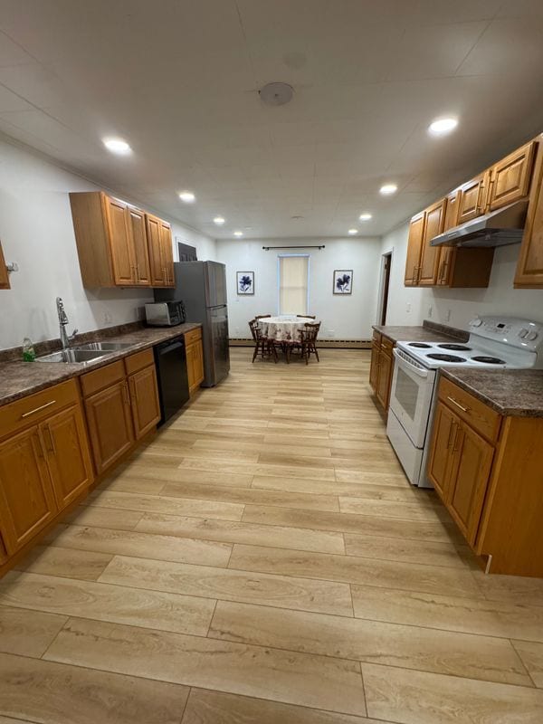 Building Photo - 664 Chicopee St