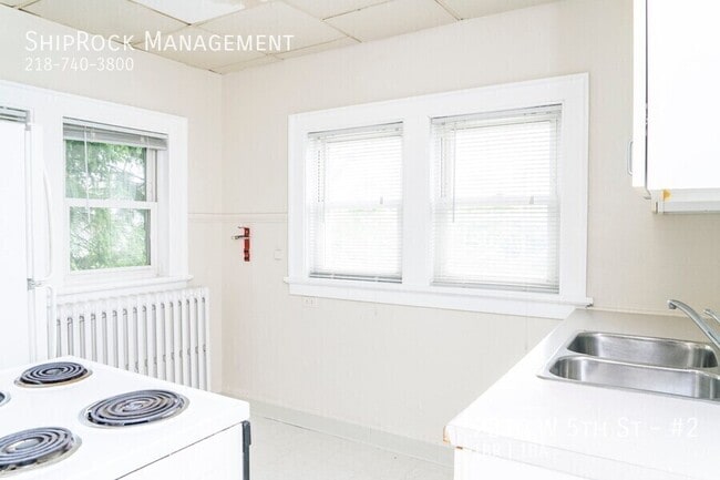 Foto del edificio - 2210 W 5th St