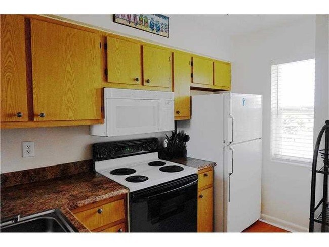 Building Photo - 2106 S Cypress Bend Dr