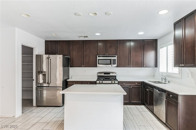Building Photo - 10752 Merrimack Ave