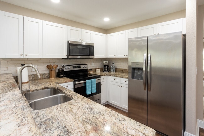 Building Photo - 1313 E Cayuga St