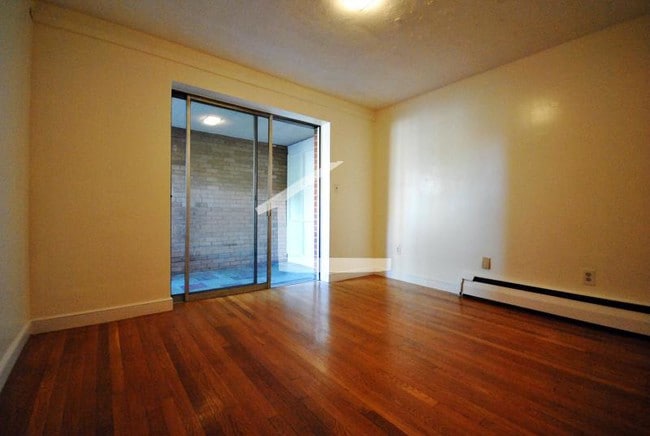 Building Photo - 10 Commonwealth Ct