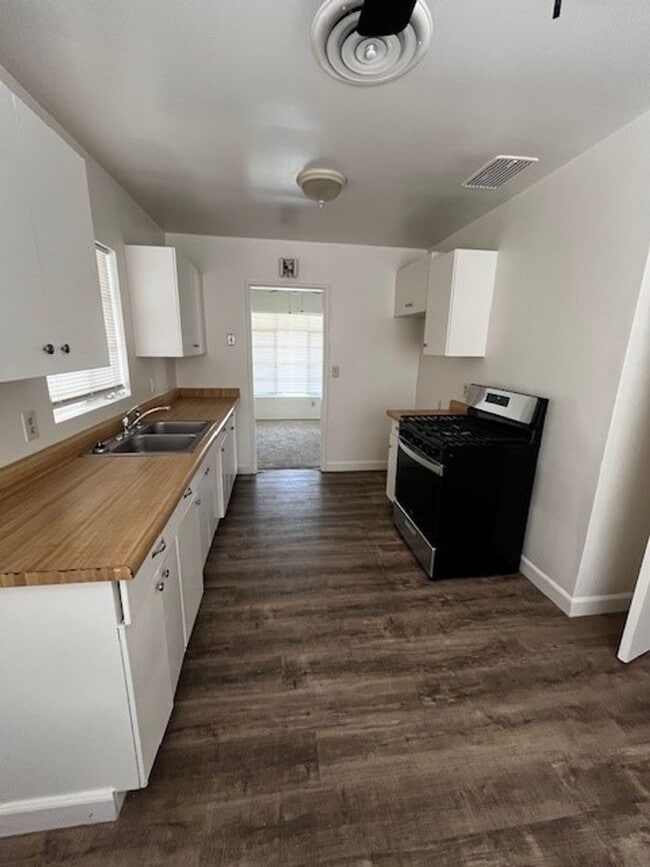 Building Photo - 4414 Fishering Dr