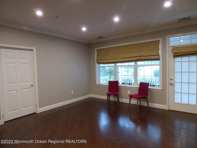 Building Photo - 214 Mill Pond Way