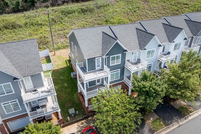 Building Photo - 2410 Winthrop Dr