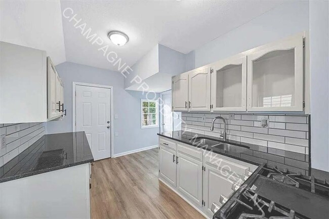 Foto del edificio - Updated Home in KC! - February Rent Promot...