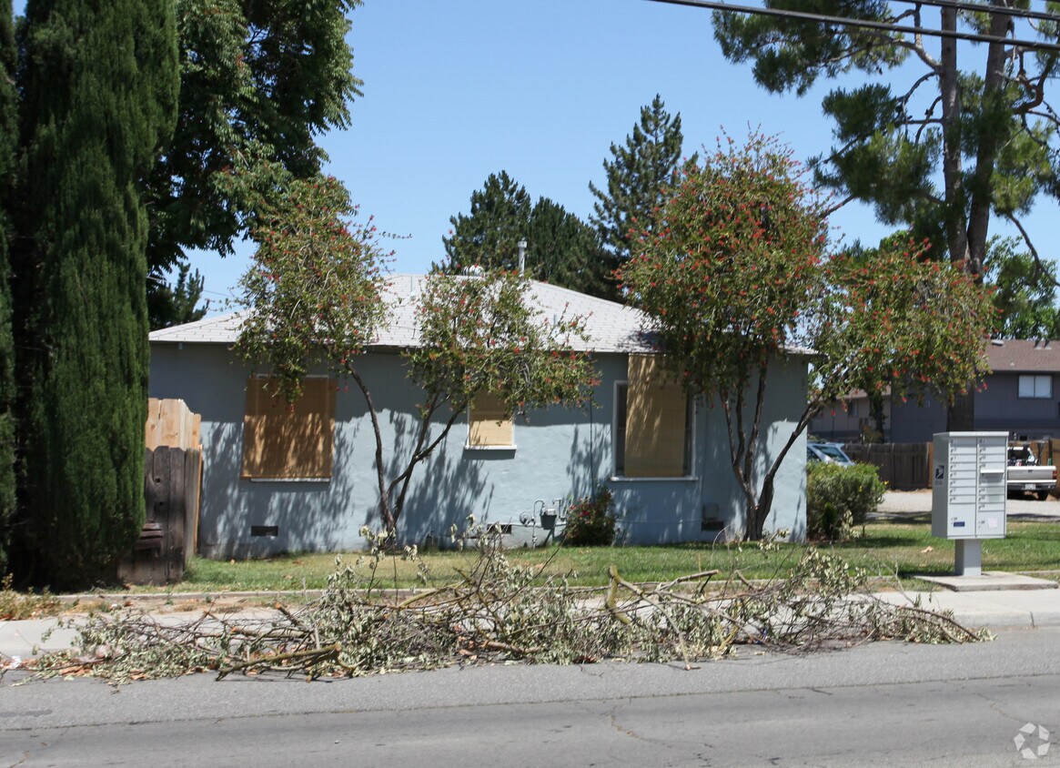 Building Photo - 1917 Sunny Vista Ave